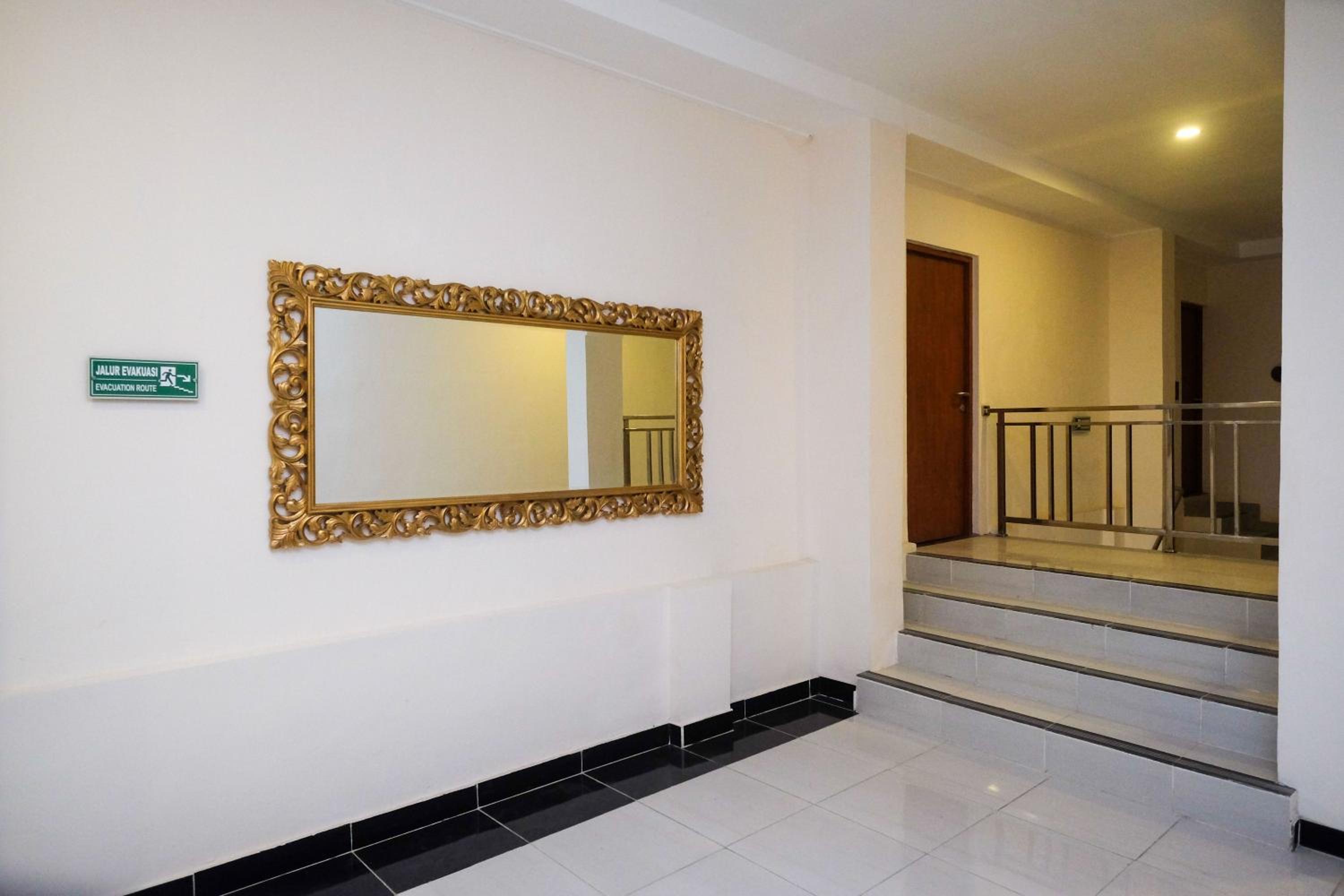 Urbanview Hotel DJ Inn Tegal view 2