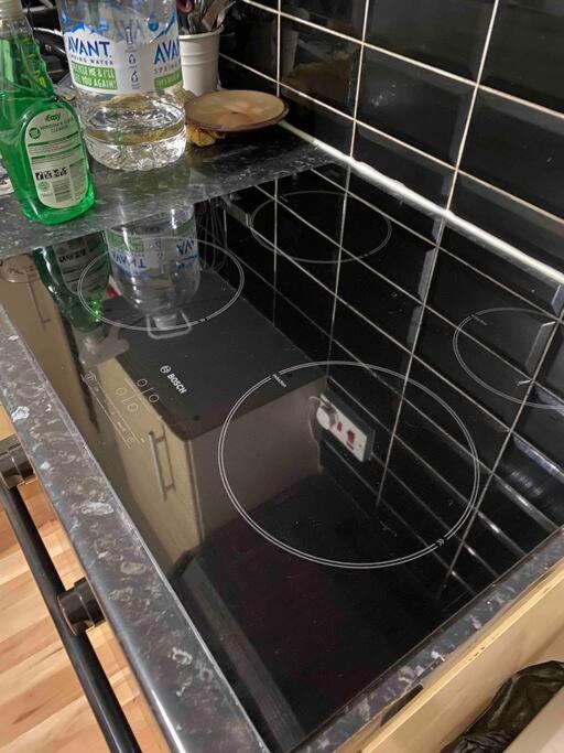Entire 2 Bed Flat in London, 5 mins from Tube