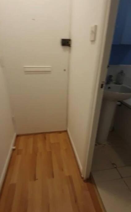 Entire 2 Bed Flat in London, 5 mins from Tube