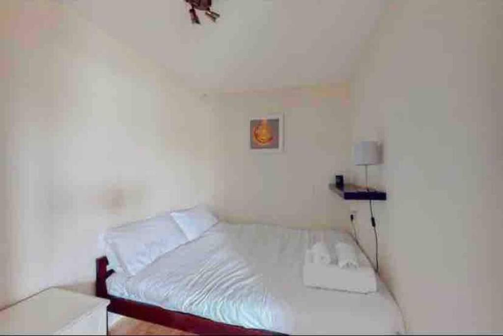 Entire 2 Bed Flat in London, 5 mins from Tube