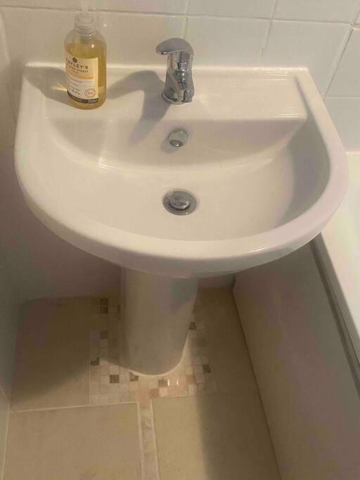 Entire 2 Bed Flat in London, 5 mins from Tube