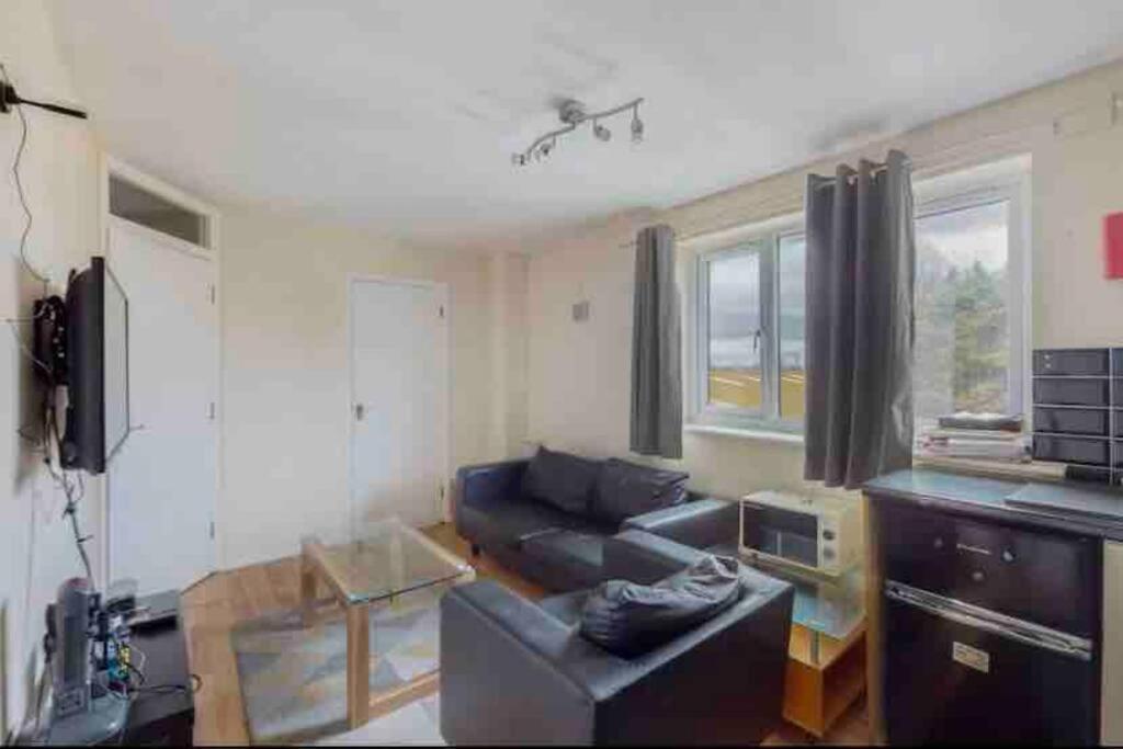 Entire 2 Bed Flat in London, 5 mins from Tube
