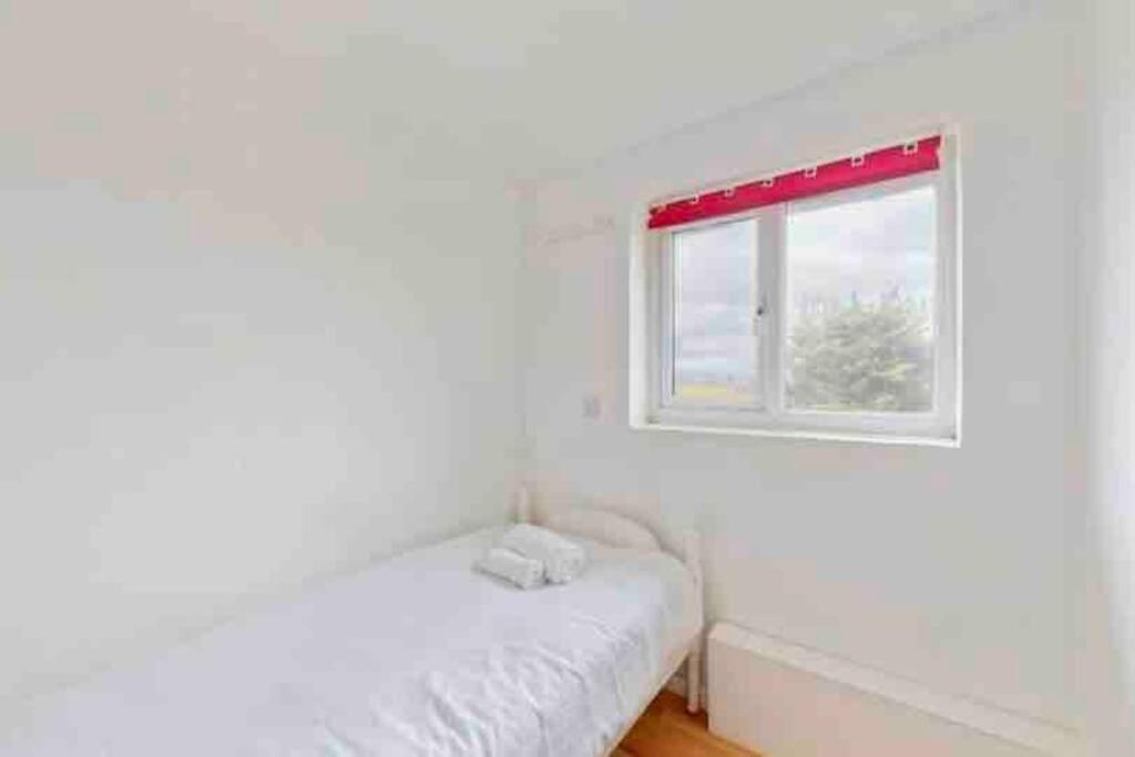 Entire 2 Bed Flat in London, 5 mins from Tube