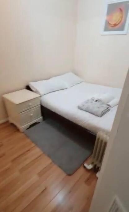 Entire 2 Bed Flat in London, 5 mins from Tube