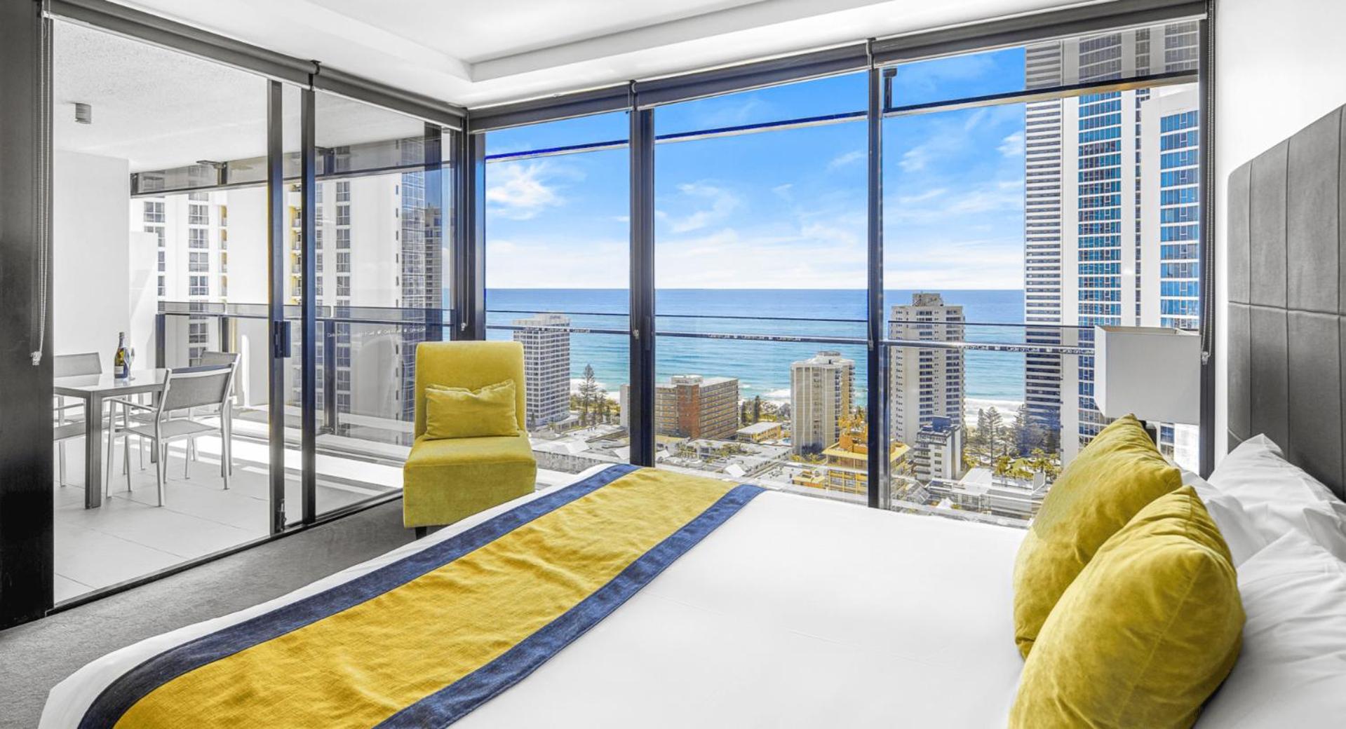 Circle on Cavill 25th Floor with Ocean Views - CoastHM