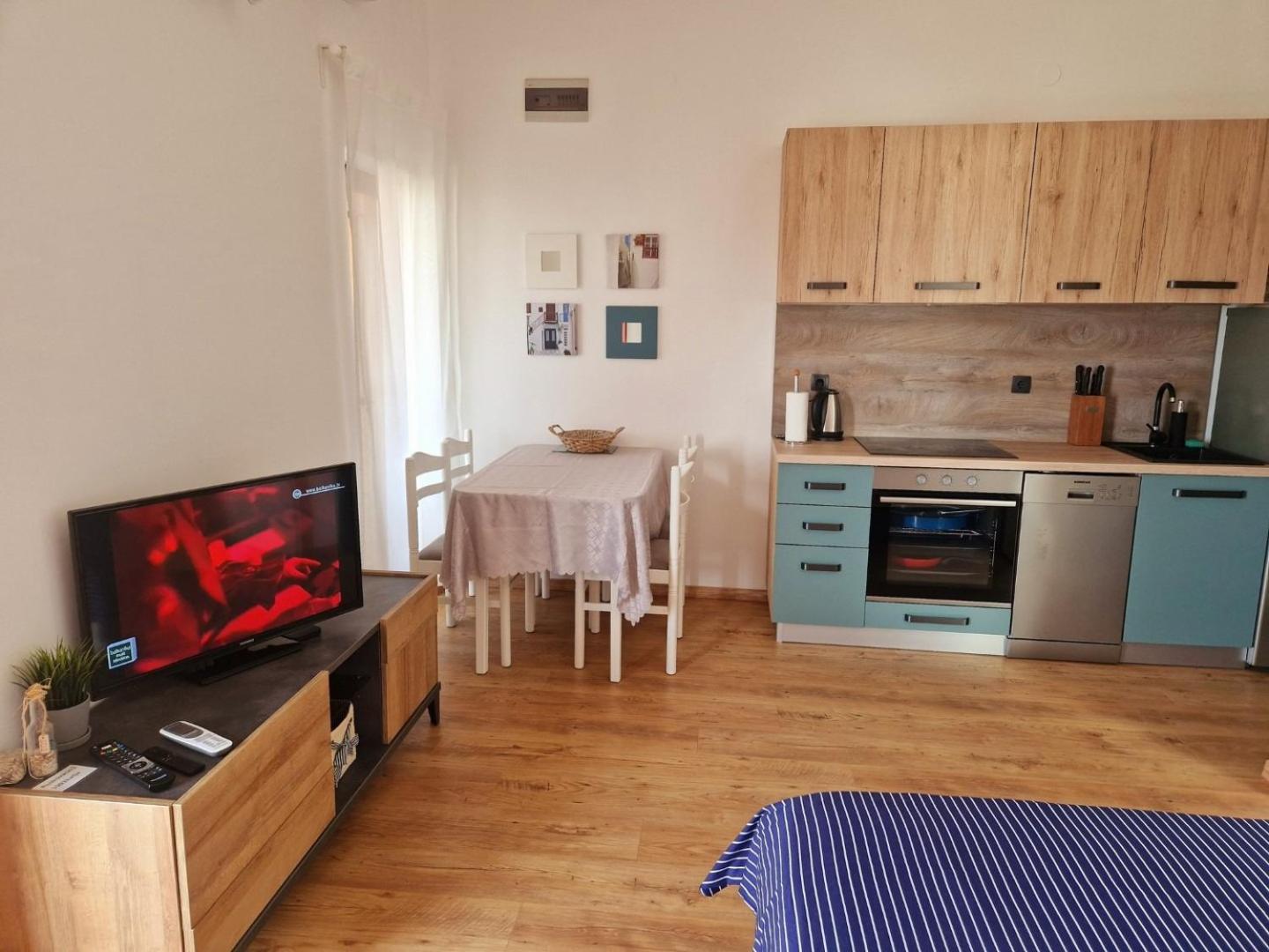 Photo 8