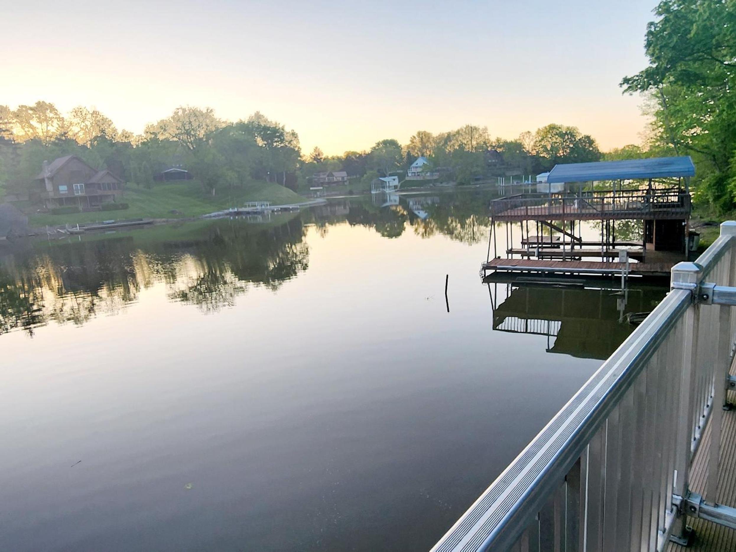 Patriotic Family Creek House, Private River Dock Ark