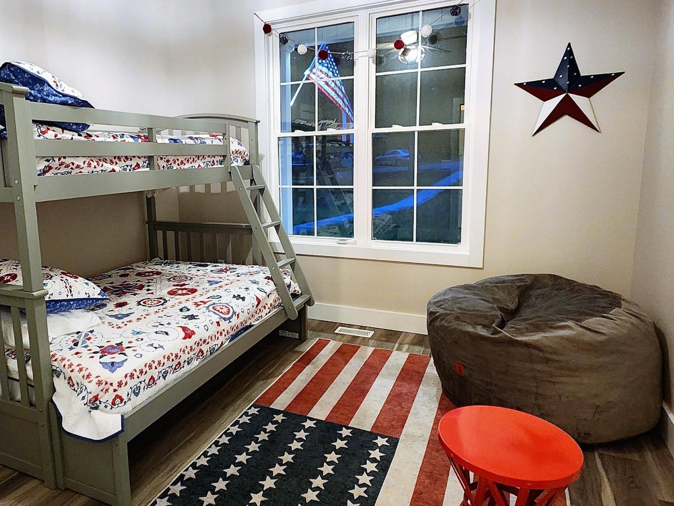 Patriotic Family Creek House, Private River Dock Ark