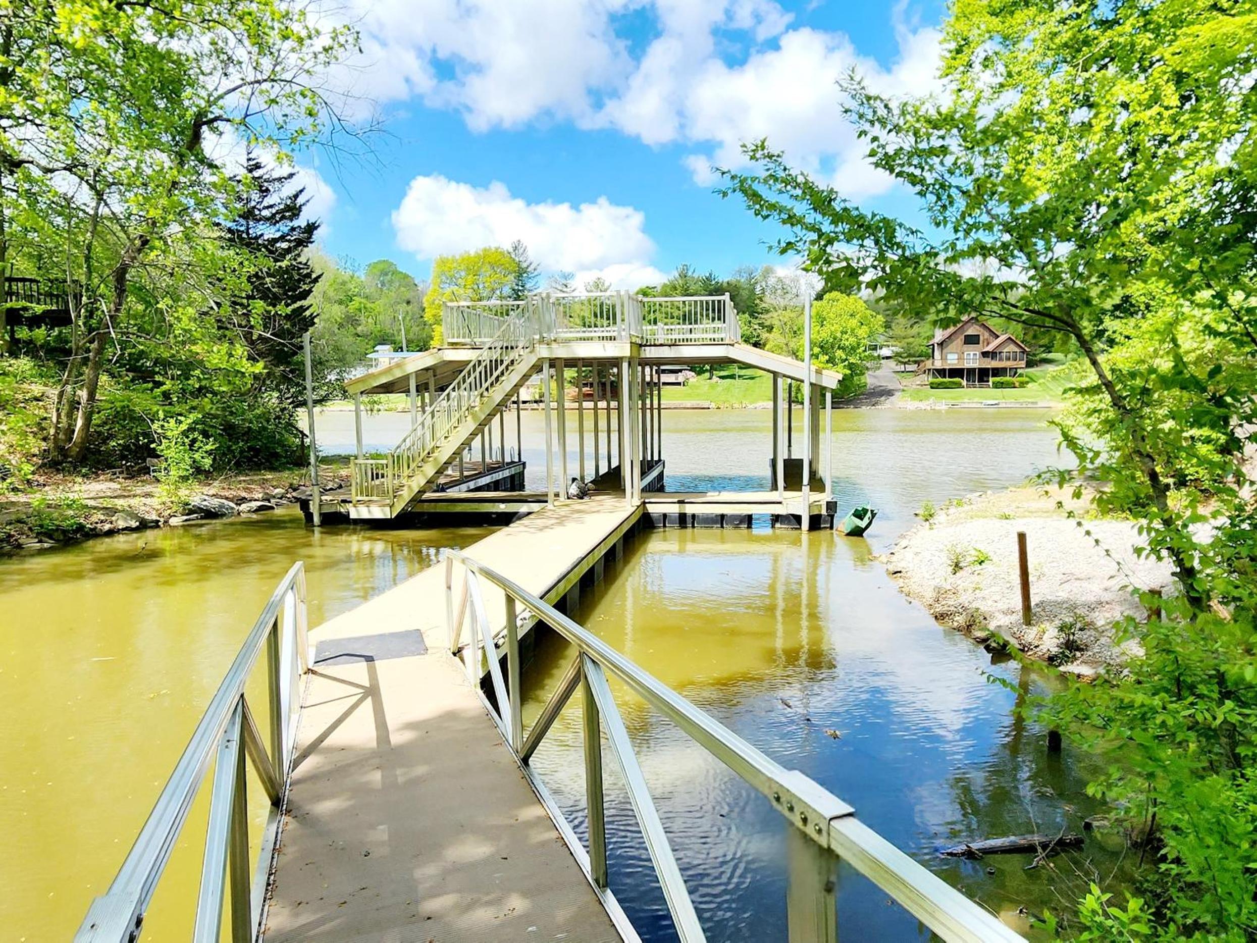 Patriotic Family Creek House, Private River Dock Ark