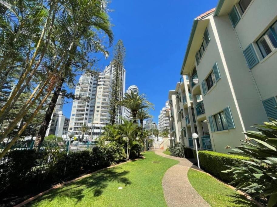 Hotel Central 1B Apartment in the Heart of Broadbeach! - Image 1