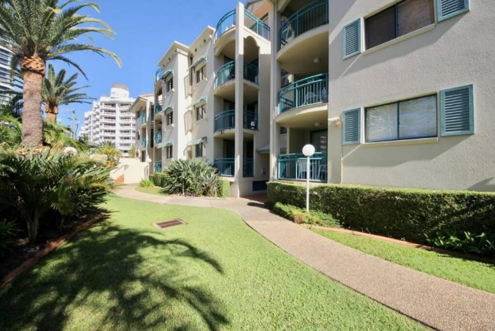 Central 1B Apartment in the Heart of Broadbeach! - Hosted by Coastal Letting Co.