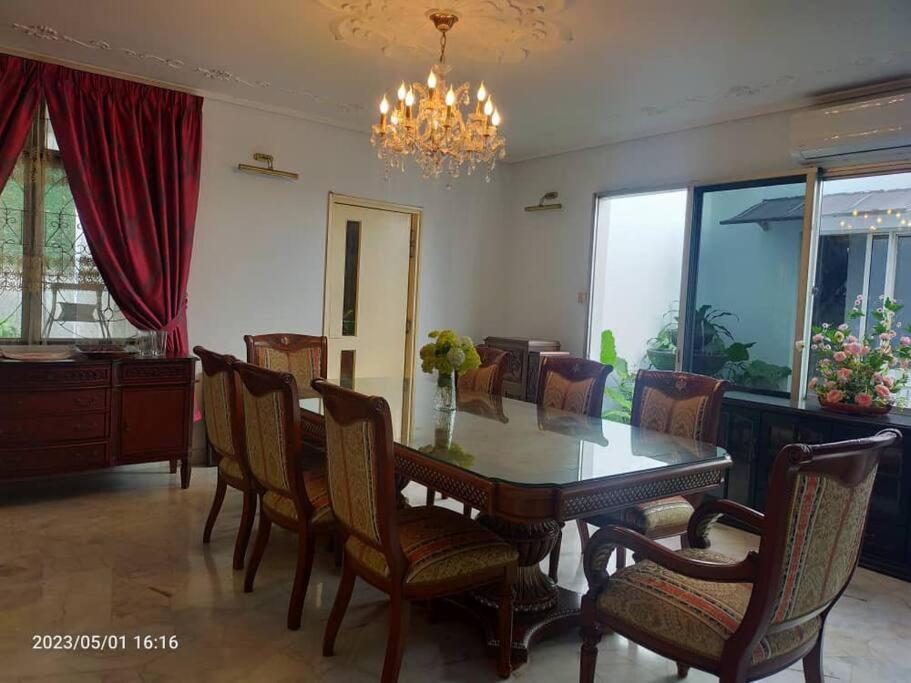 Villa w Pool Damansara Height KL