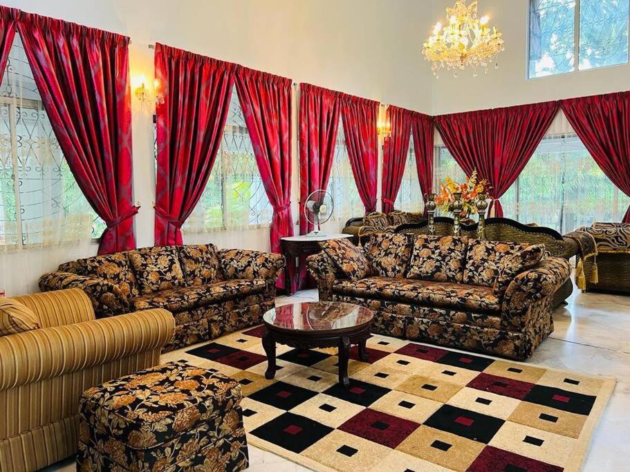 Villa w Pool Damansara Height KL
