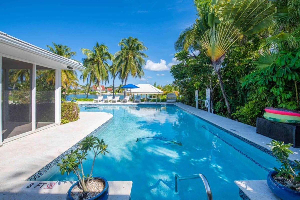 Great Escape-4BR by Grand Cayman Villas & Condos