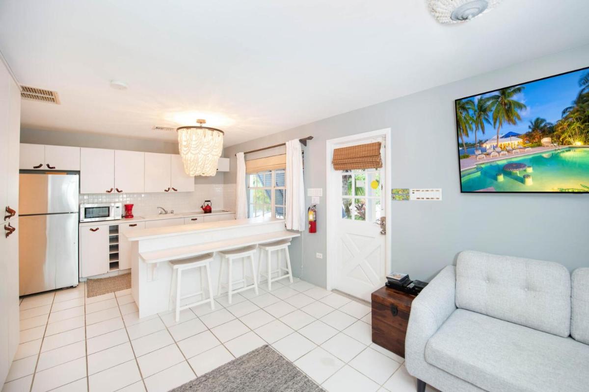 Great Escape-4BR by Grand Cayman Villas & Condos