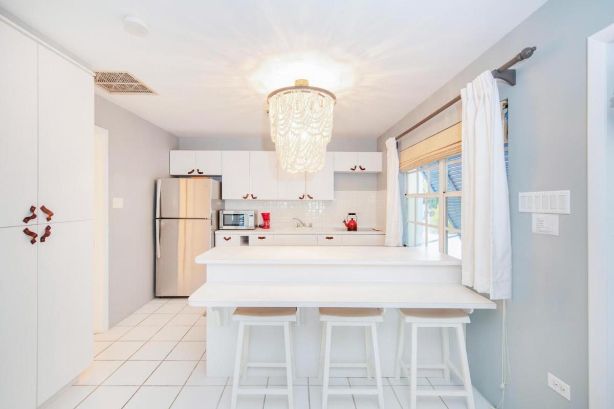 Great Escape-4BR by Grand Cayman Villas & Condos