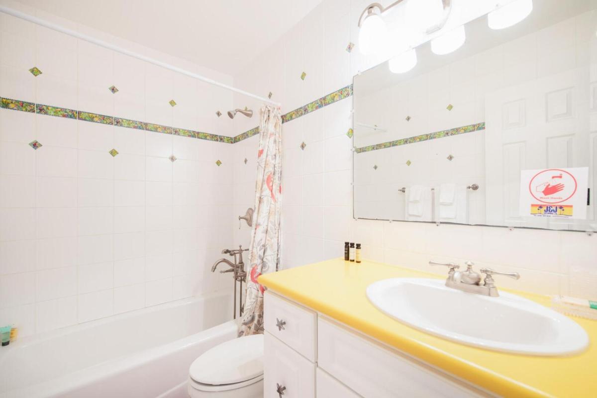 Great Escape-4BR by Grand Cayman Villas & Condos