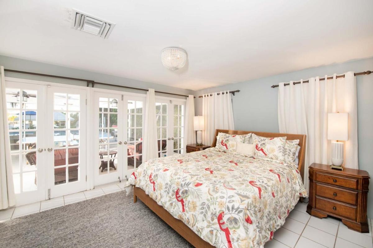 Great Escape-4BR by Grand Cayman Villas & Condos