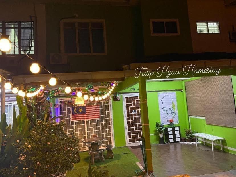Tulip Hijau Homestay - Bukit Beruntung - 4Bedrooms