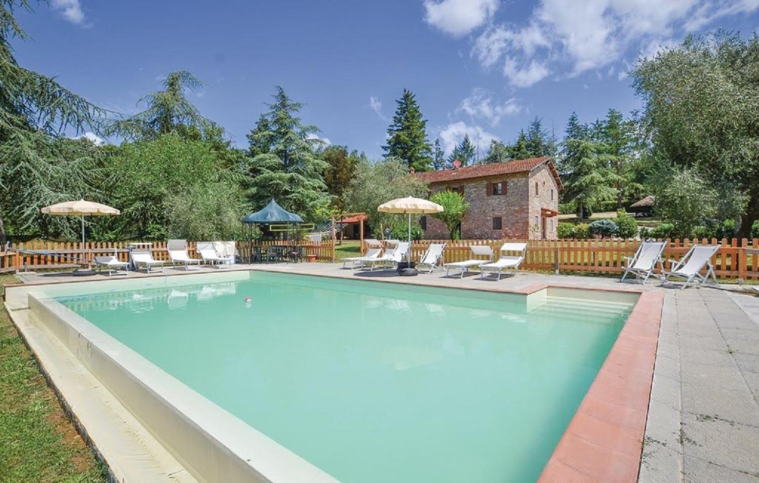Villa Brenda by VacaVilla view 4