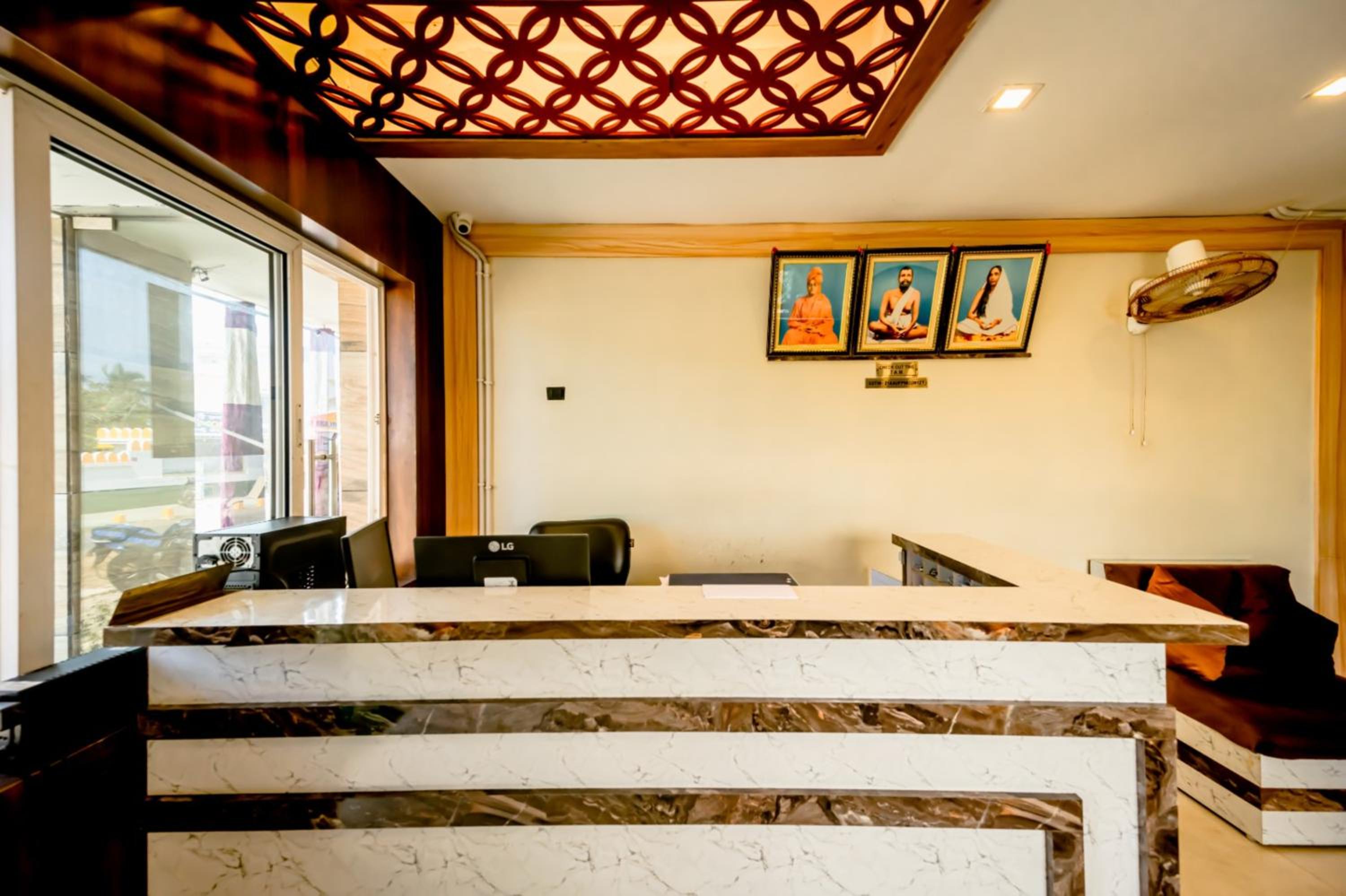 Lobby & Reception
