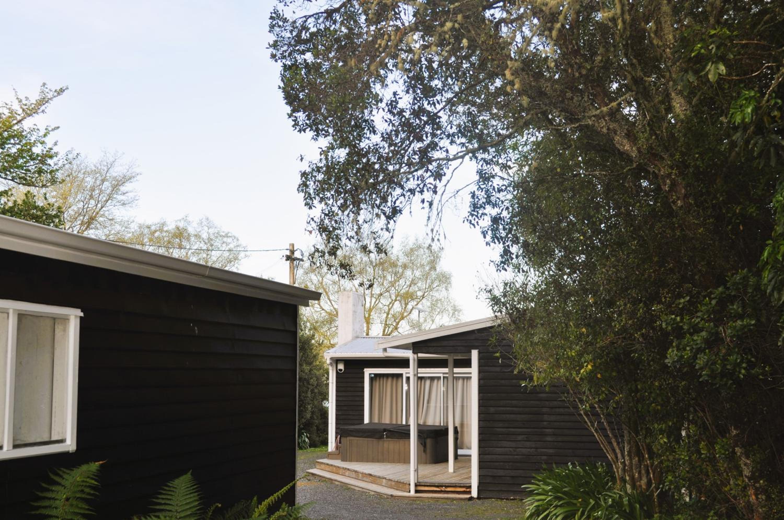 Lakeside Cottage with Jetty at Lake Tarawera view 2