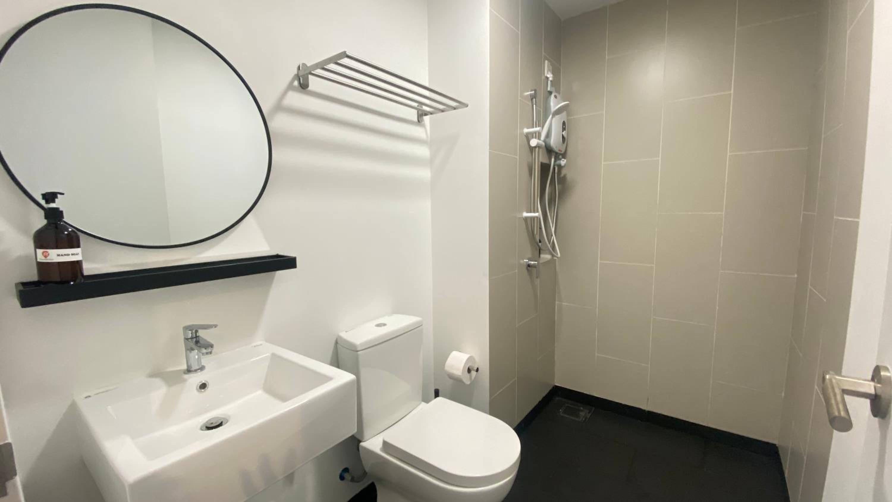 UNA Serviced Apartment by manatidur