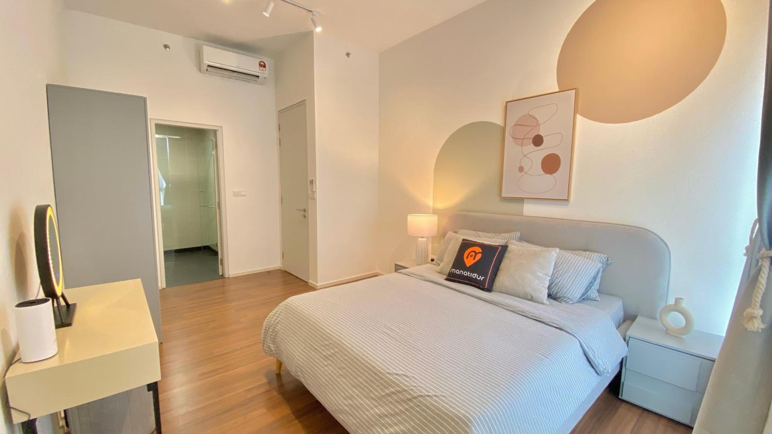 UNA Serviced Apartment by manatidur