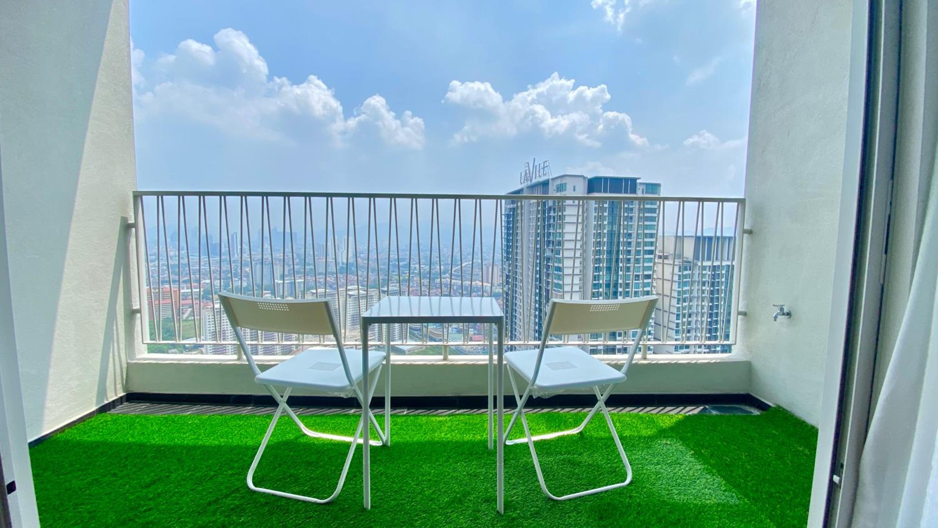 UNA Serviced Apartment by manatidur