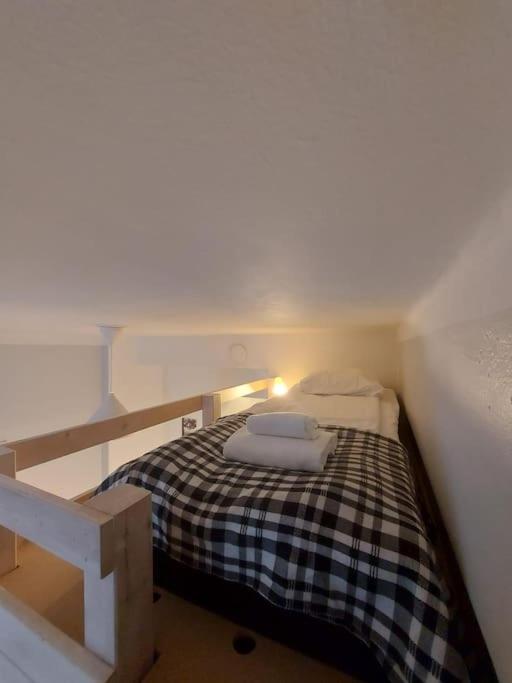 Kotimaailma - Viihtyisä studio lähellä Helsingin keskustaa