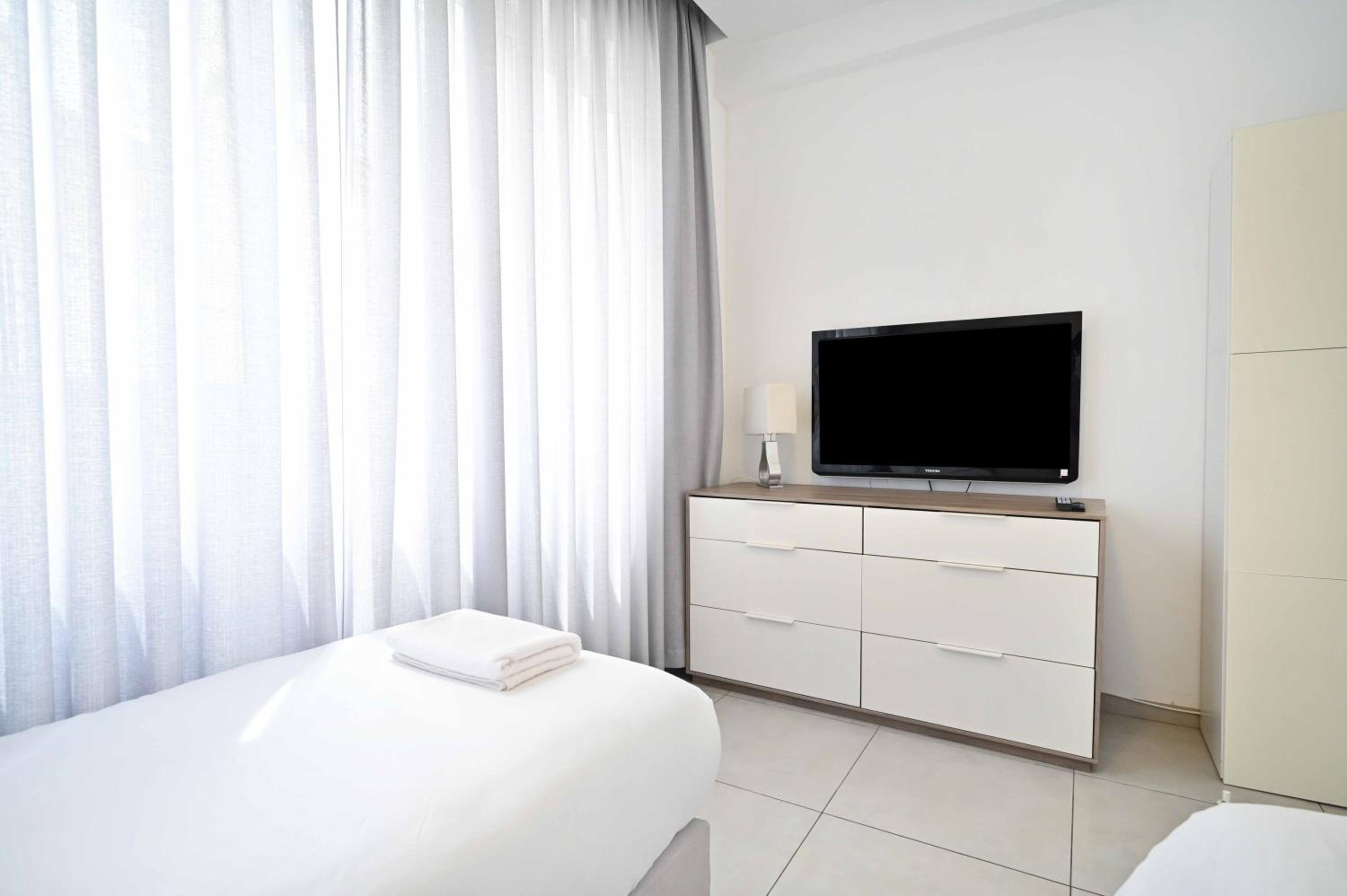 Newly Renovated 3BR in Beach-Centered by HolyGuest view 2