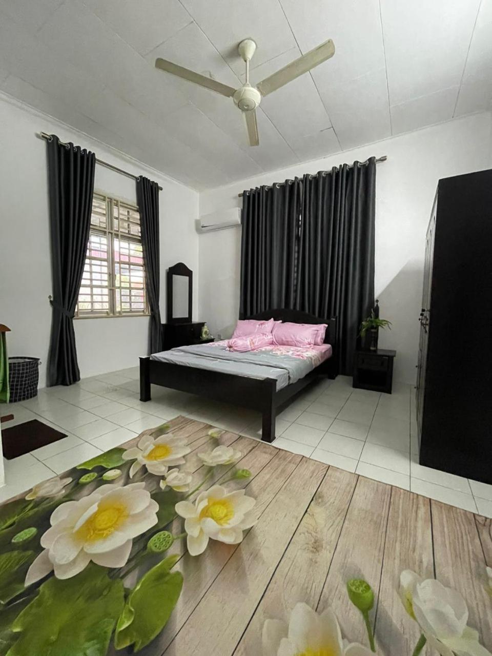 Homestay MamaTwinz, musslimstay, Parit Buntar photo 1