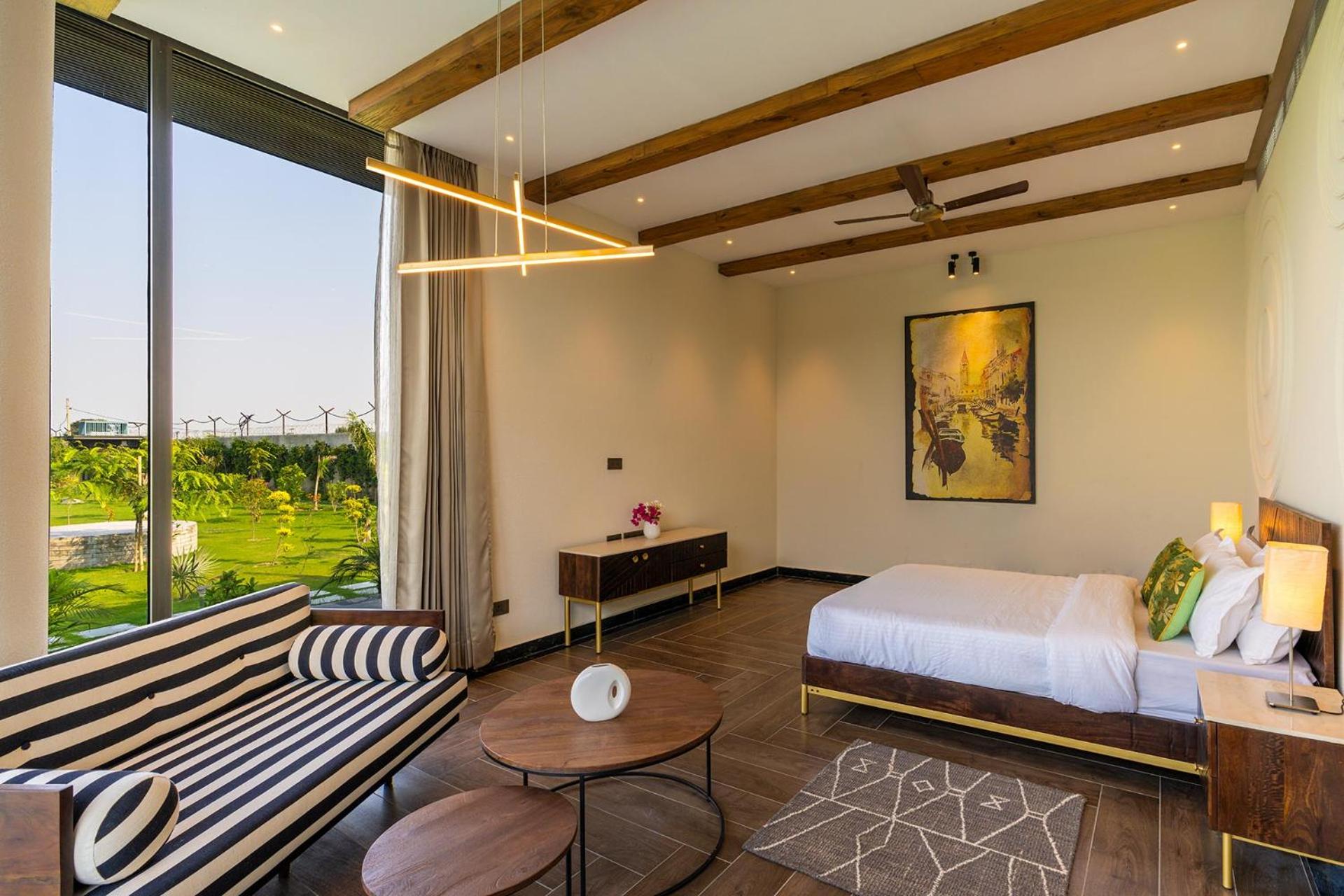 StayVista's Anantam - exquisite 4BR with Huge Swimming Pool Villa in Delhi view 5