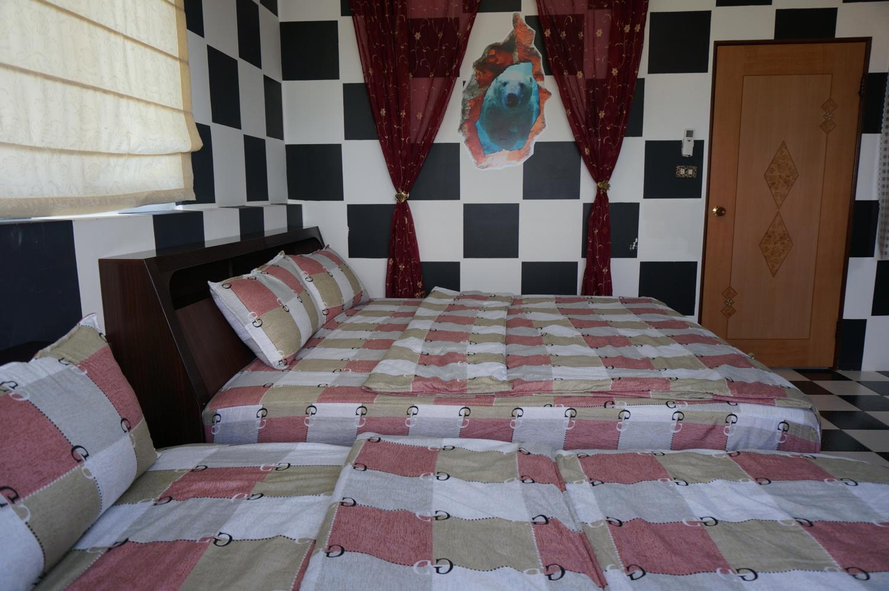 Photo 8