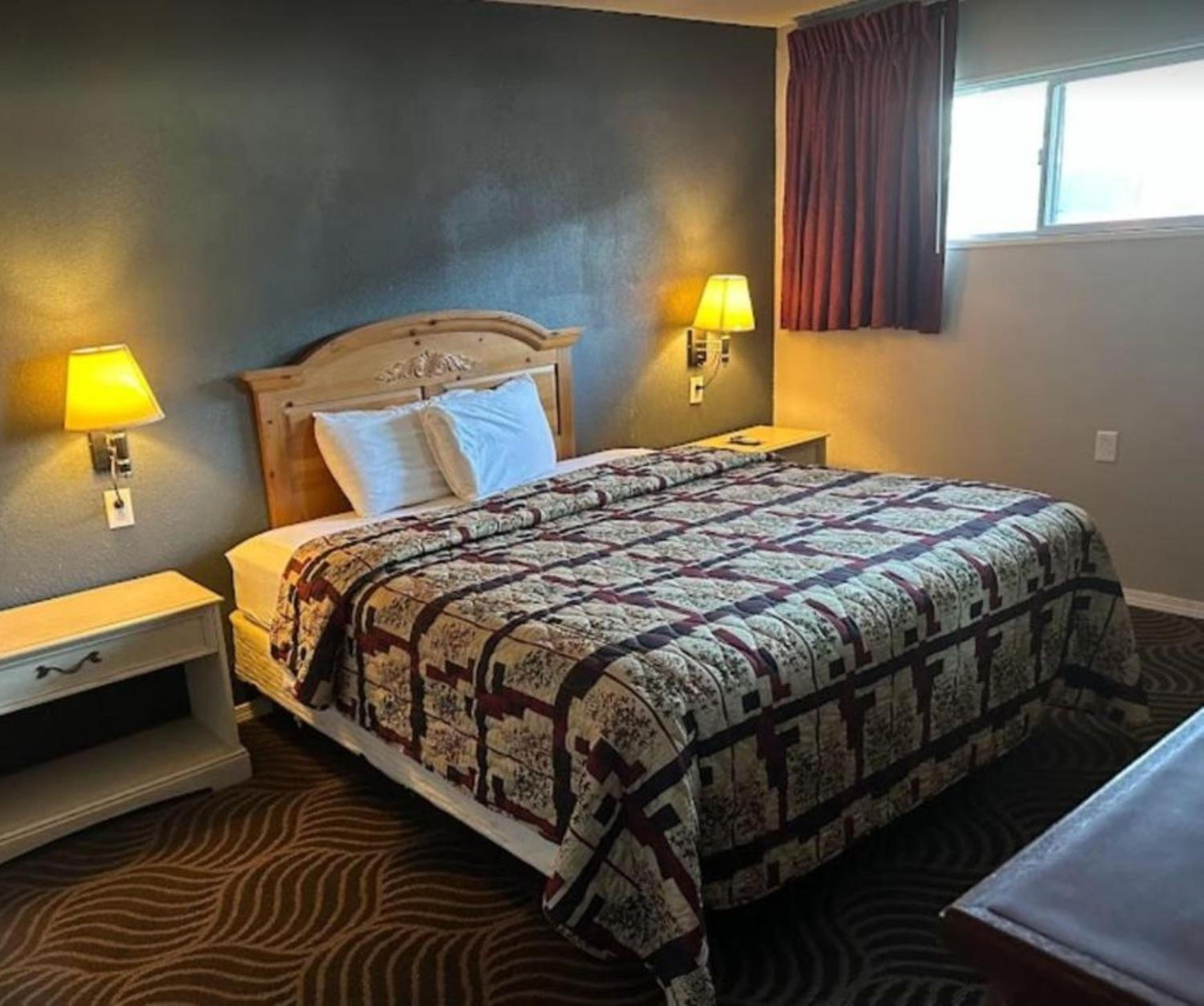 Love Hotels Western Holiday by OYO at Harlan Lake NE