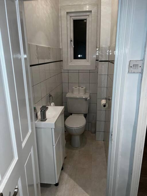 A Beautiful Four Bedroom family Home photo 3