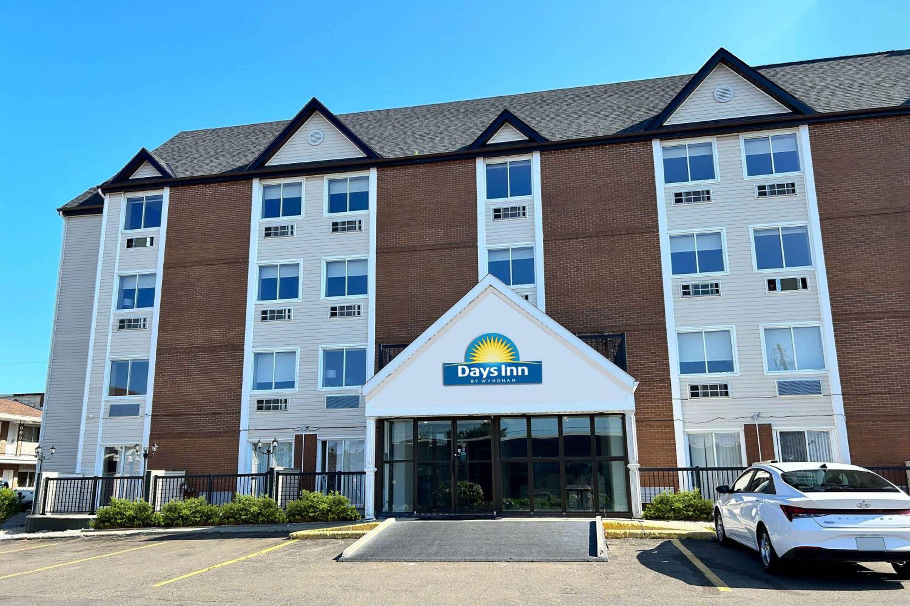 Summerside Vacations - Days Inn  Suites by Wyndham Summerside - Property Image 1