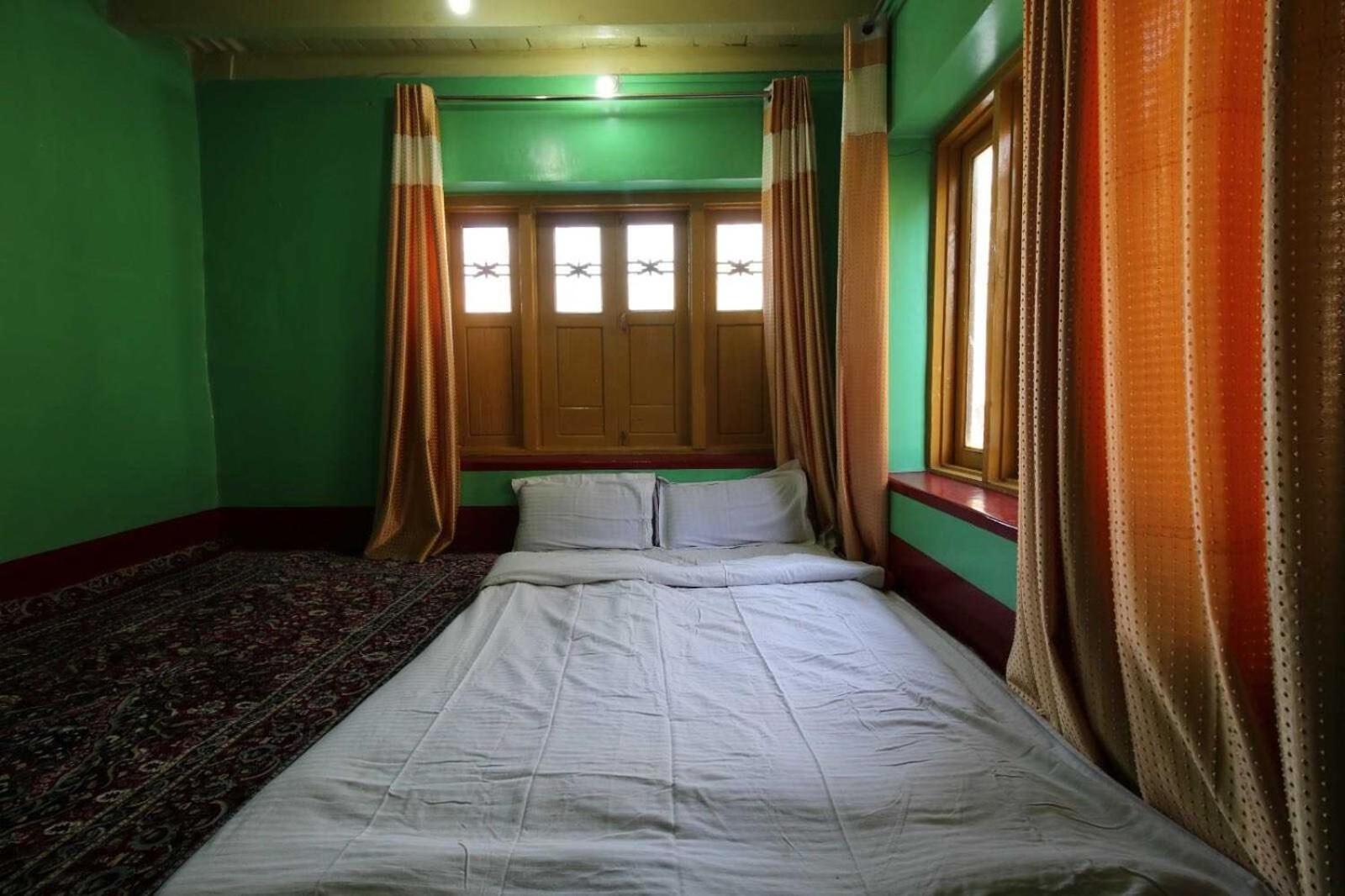 Hotel O AR LODGE