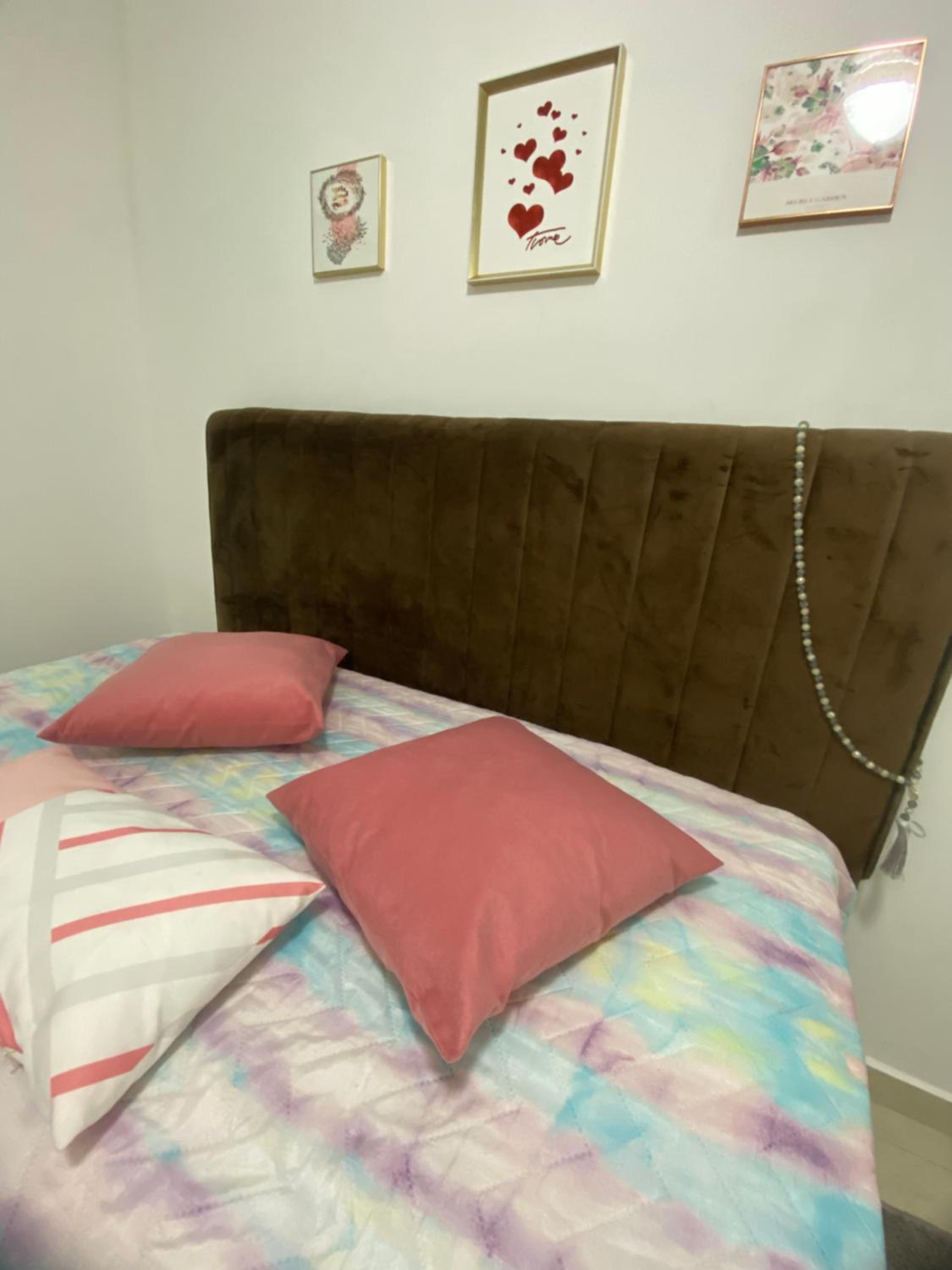 Apê canto do forte,próx praia,centro,garagem,Port 24hs,streaming e Wi-Fi grátis