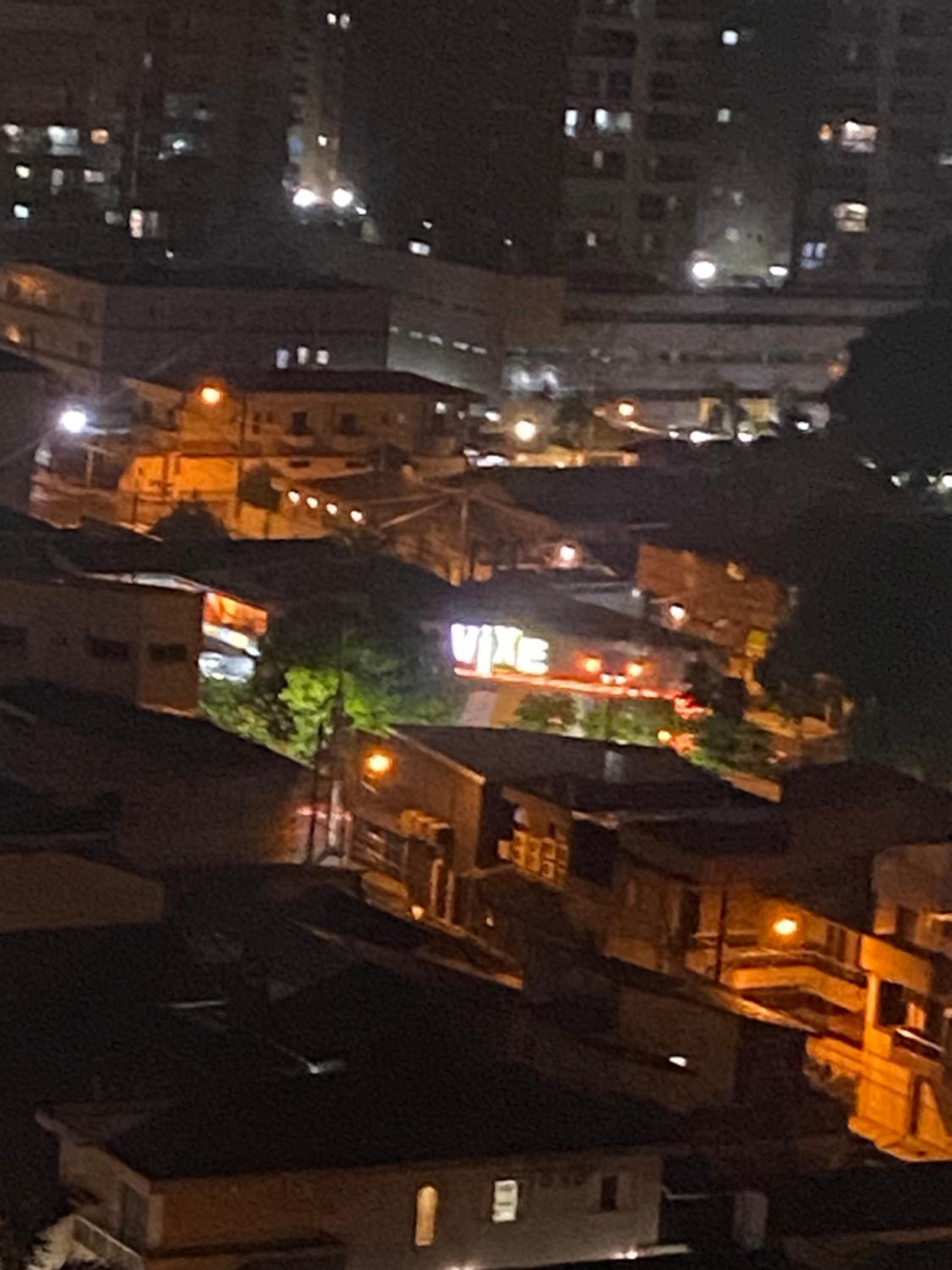Apê canto do forte,próx praia,centro,garagem,Port 24hs,streaming e Wi-Fi grátis