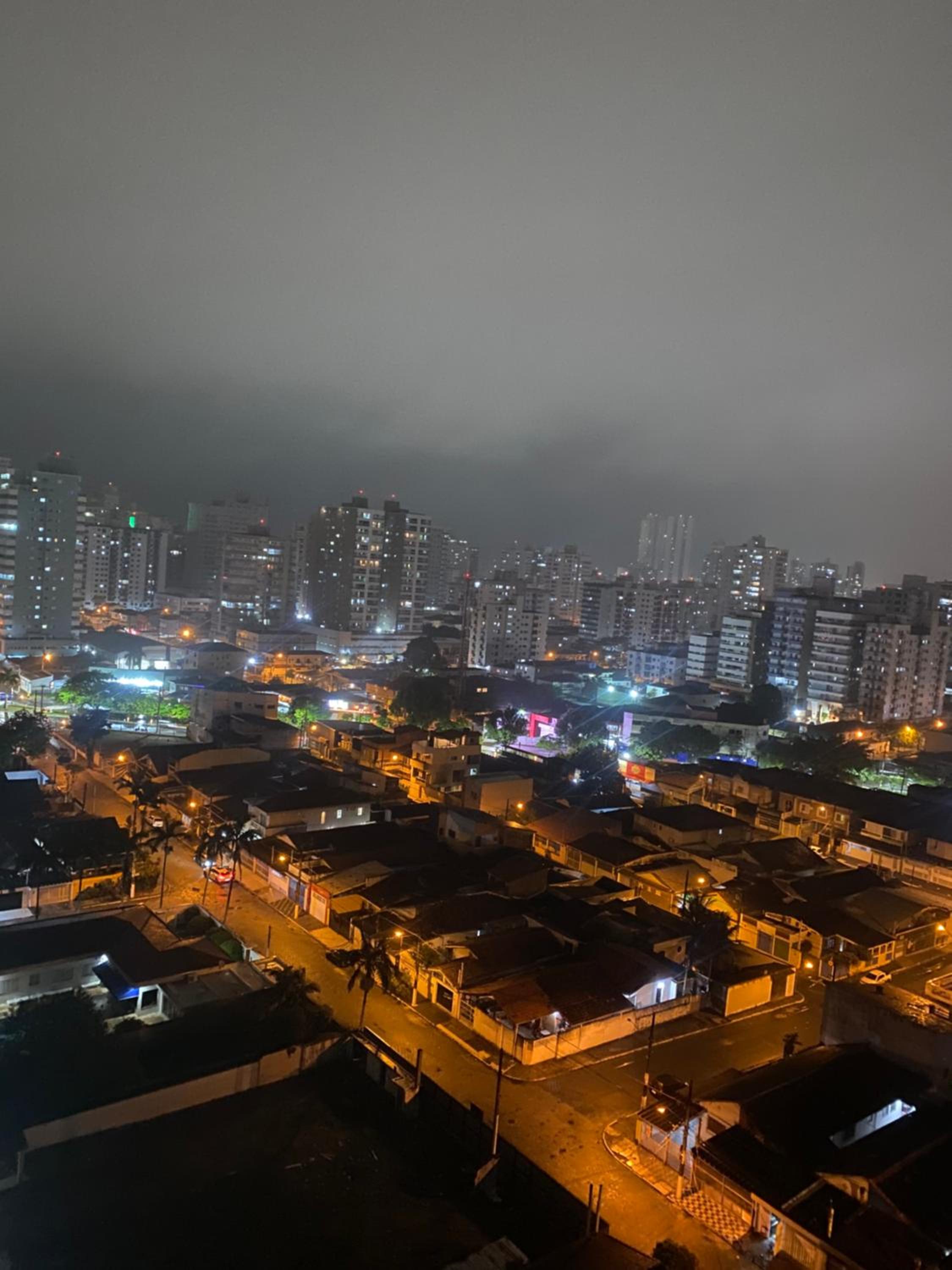 Apê canto do forte,próx praia,centro,garagem,Port 24hs,streaming e Wi-Fi grátis