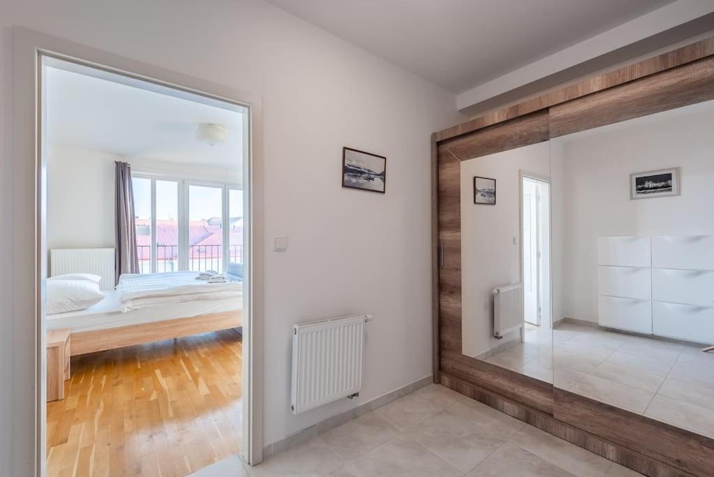 Sunny Safron apartment