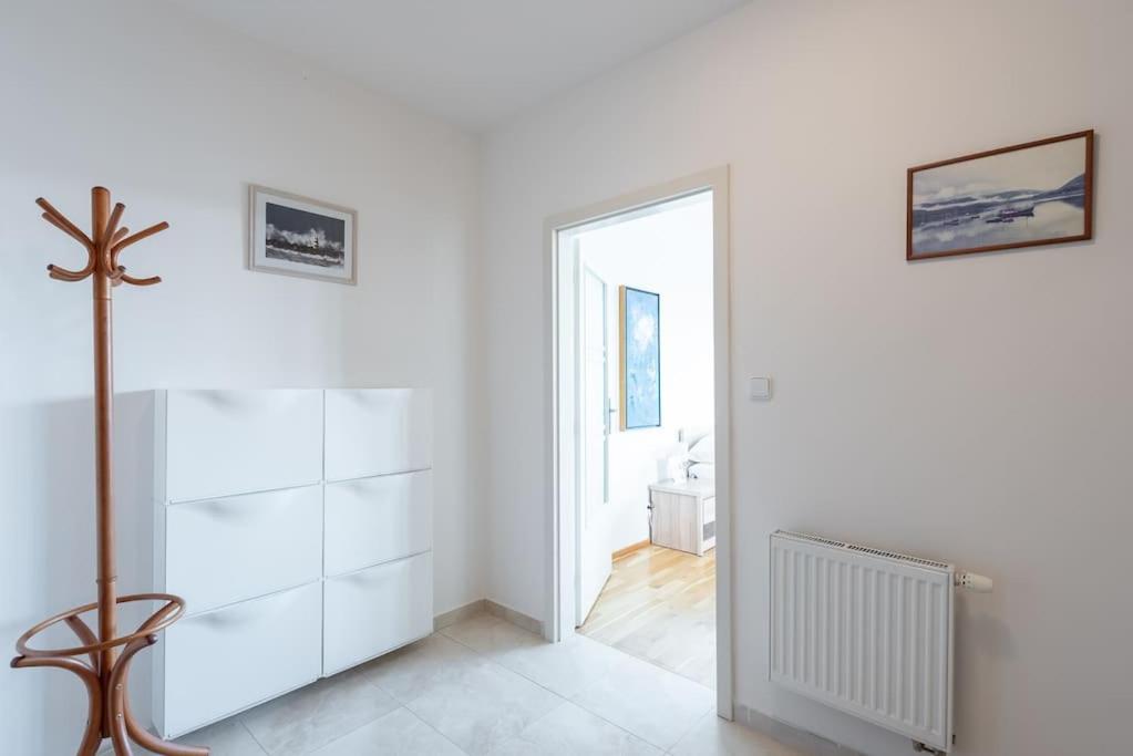 Sunny Safron apartment