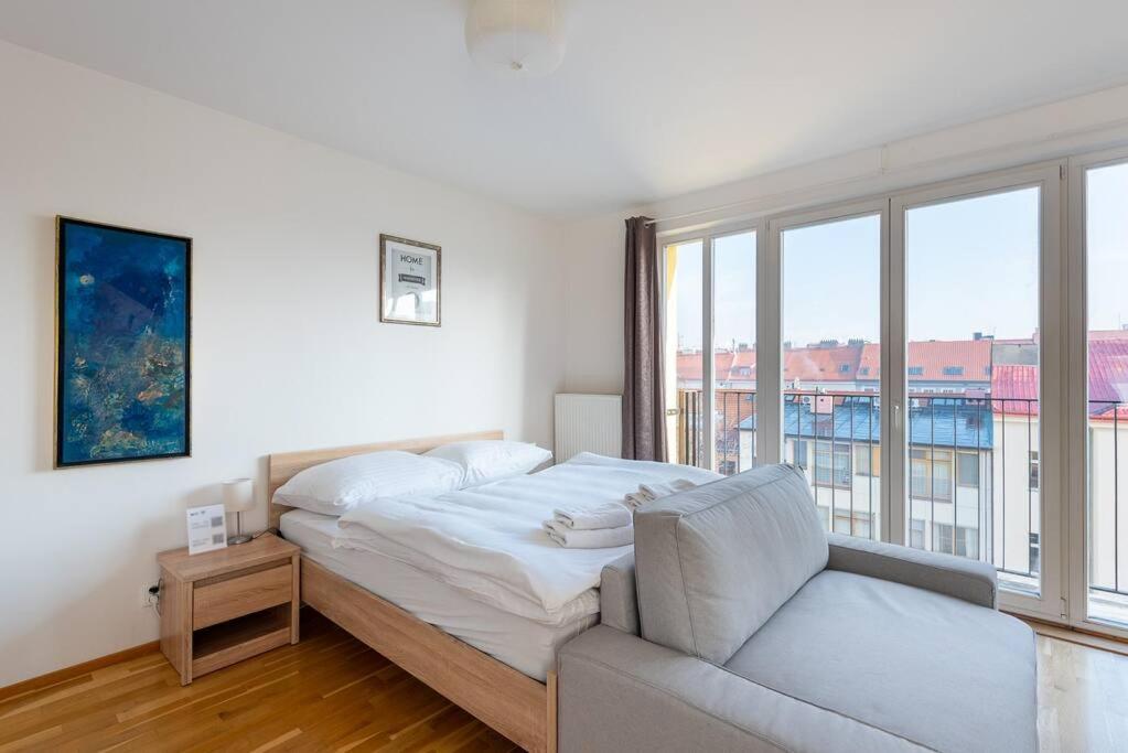 Sunny Safron apartment