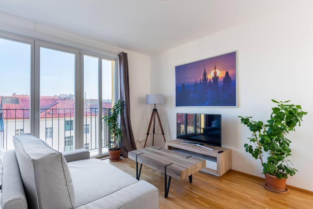 Sunny Safron apartment