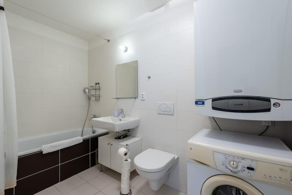 Sunny Safron apartment