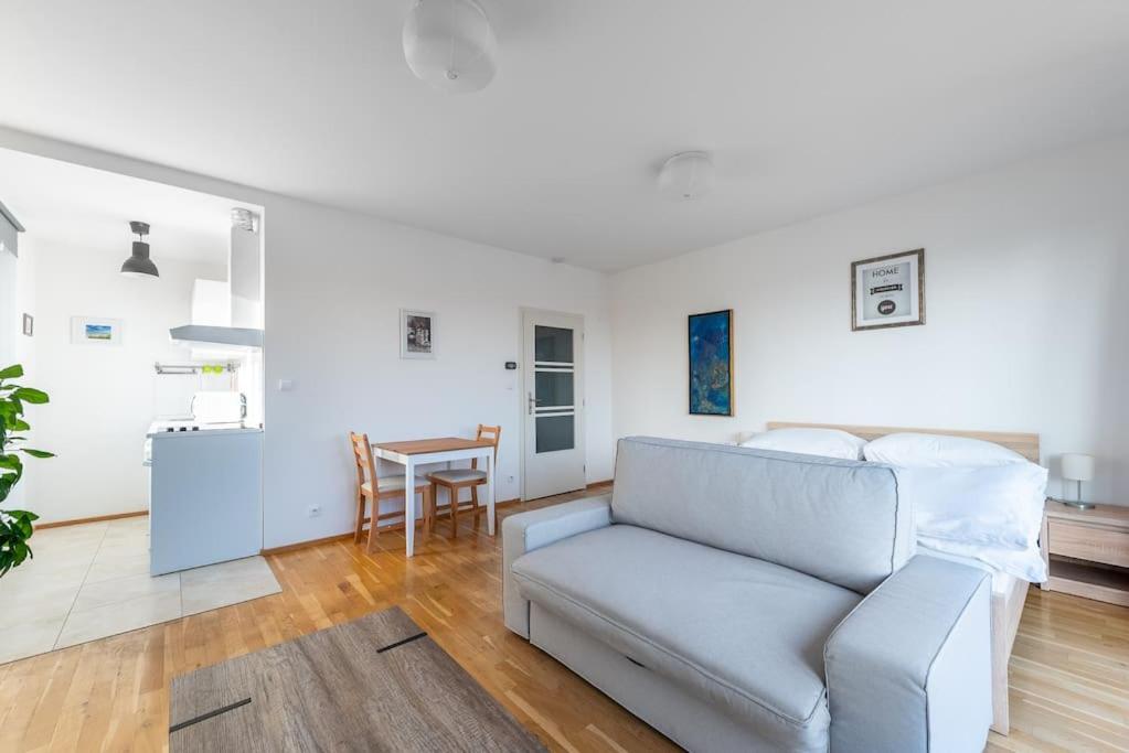 Sunny Safron apartment