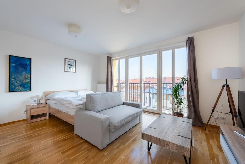 Sunny Safron apartment