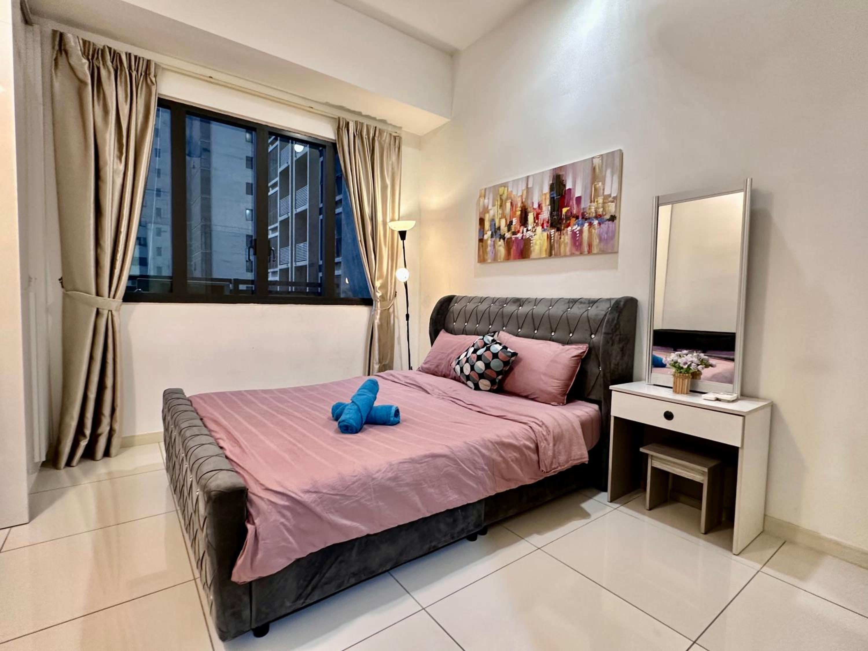 2BR Apartment @ Icon City photo 3
