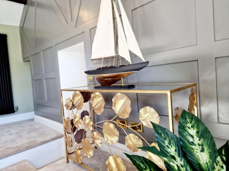 Hamilton-The Cruck Luxury Let view 5